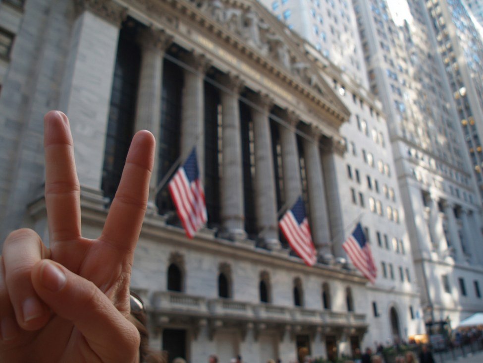 US shares make recent document highs. A have a look at the shares paying large peace dividends