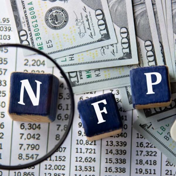 What is the distribution of forecasts for the US NFP?