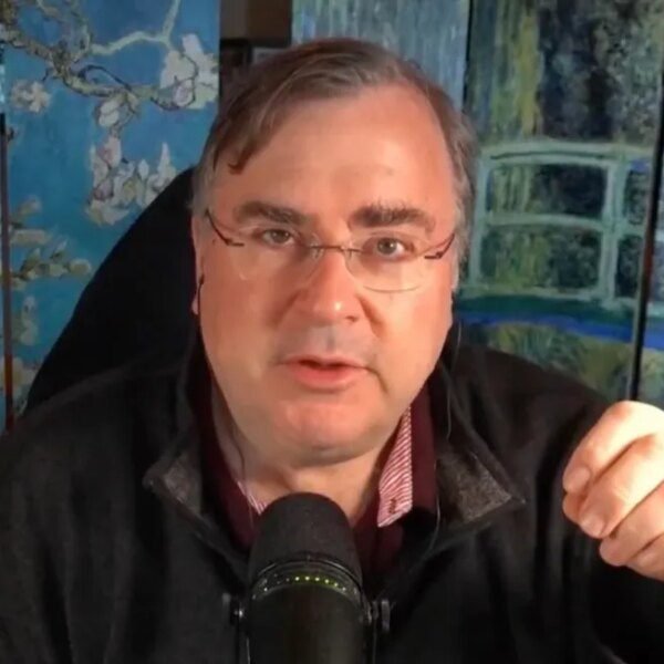 Reid Hoffman weighs in on the ‘tokenmaxxing’ debate