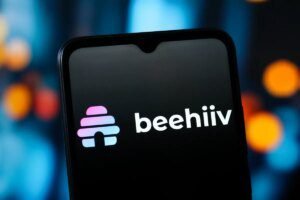 Exclusive: Beehiiv expands into podcasting, taking intention at Patreon