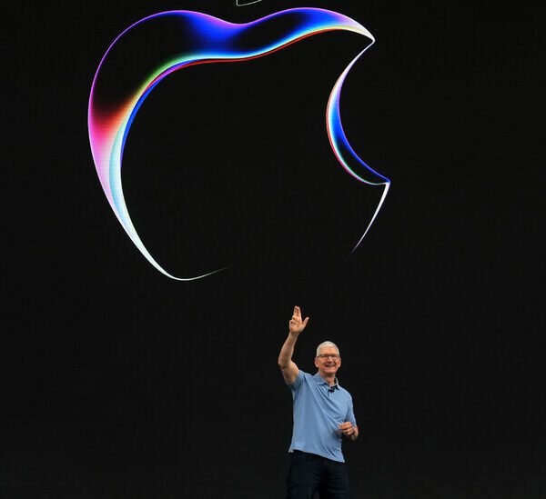 Tim Cook Will Step Down as Apple C.E.O.
