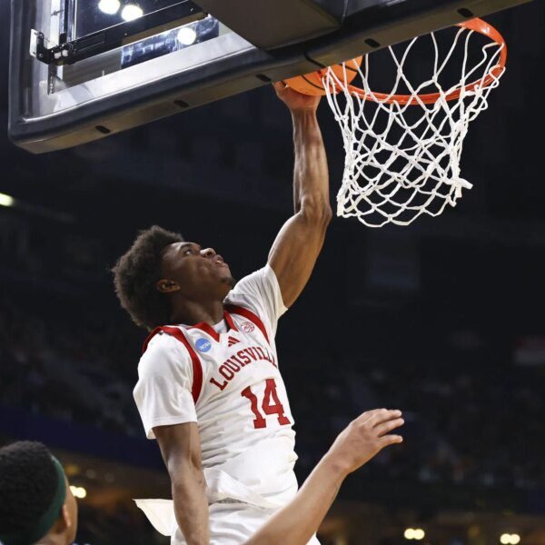 “Won’t even start,” “Not a smart decision”: College hoops followers react as&hellip;