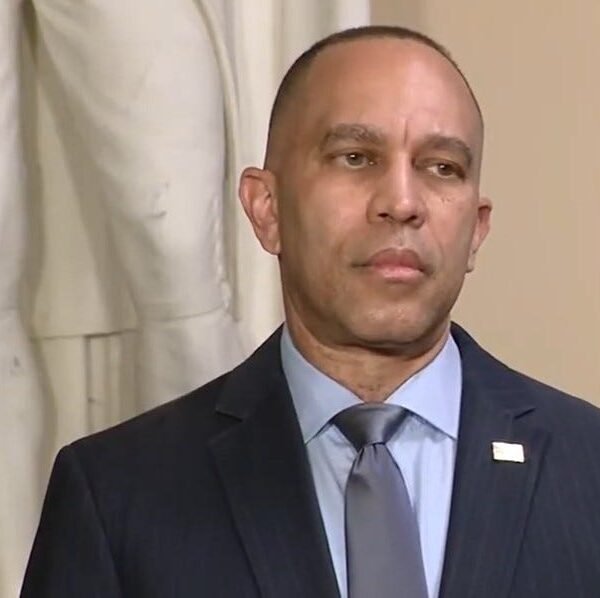 A Fed Up Hakeem Jeffries Calls Karoline Leavitt A Disgrace And A&hellip;