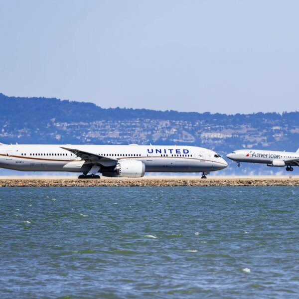 United Airlines And American Airlines Merger Looks Huge But It Shouldn't Happen