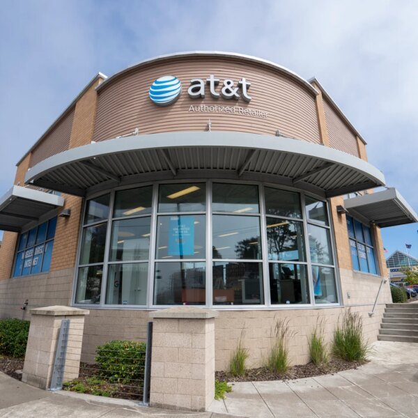 AT&T: Get Paid To Wait, But 3 Reasons The Stock Could Go&hellip;