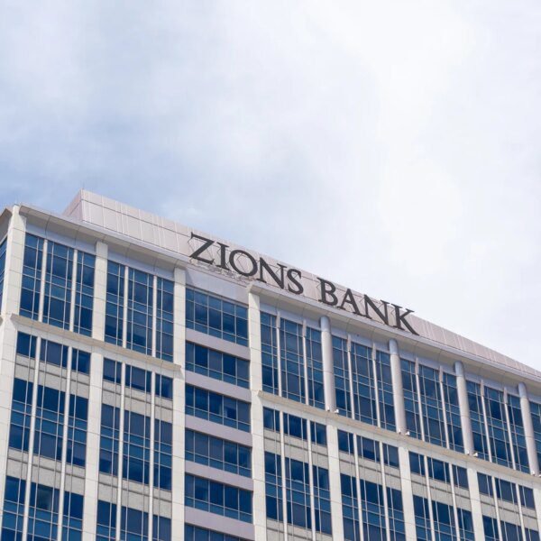 Zions Bancorporation: Solid Q1 Results (NASDAQ:ZION)