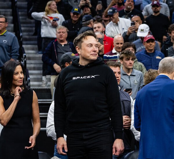 SpaceX’s Unconventional Corporate Arrangements Favor Elon Musk