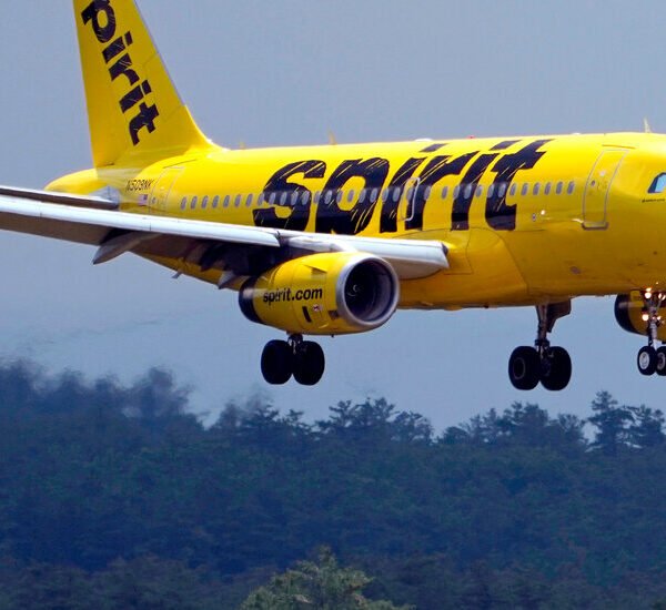 Spirit Airlines, a Pioneer of Low-Fare Flights, Shuts Down