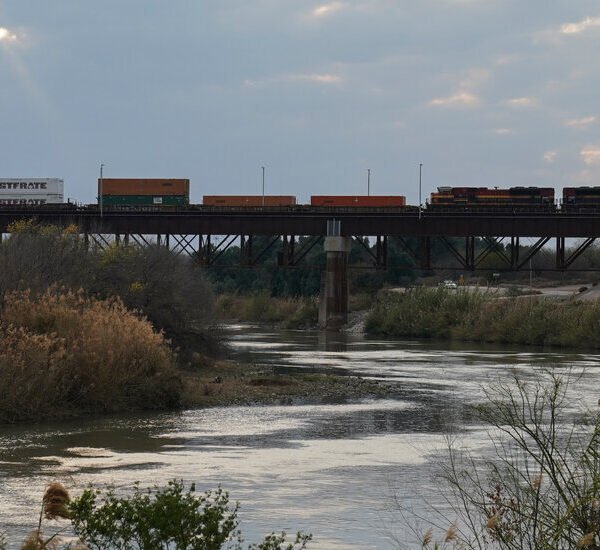 6 Bodies Found in a Boxcar in Texas, Officials Say