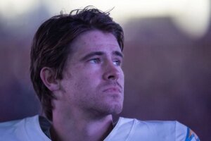 “Madison Beer let him grow his hair” “Thats actually him?”: NFL followers react as Justin Herbert throws at Chargers voluntary minicamp