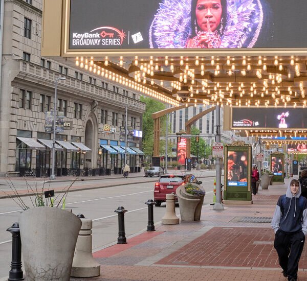 In Cleveland, Smokers Are Helping to Keep the Arts Alive