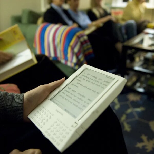 Users flip to jailbreaking their older Kindles as Amazon ends assist