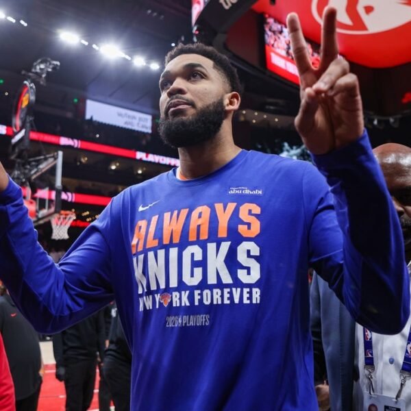 NBA roundup: Knicks advance with 51-point rout; Wolves transfer on, too