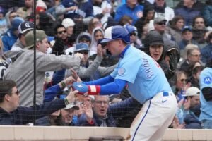 Cubs edge D-backs to tug inside half-game of first