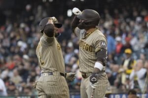 Padres slug their well beyond Giants