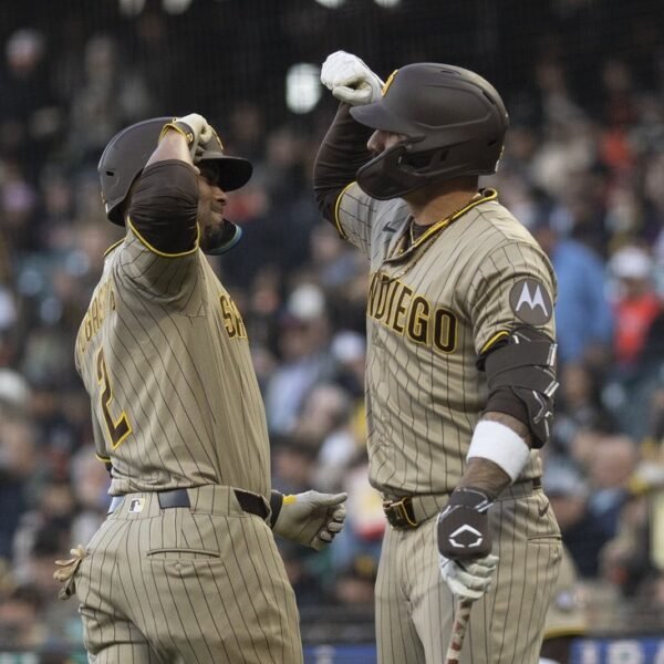 Padres slug their well beyond Giants