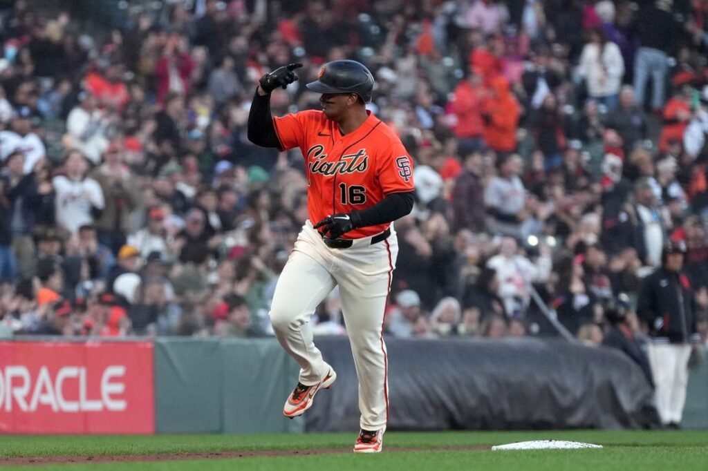 Rafael Devers homers to energy Giants previous Pirates