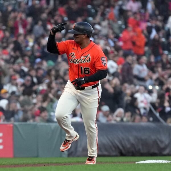 Rafael Devers homers to energy Giants previous Pirates