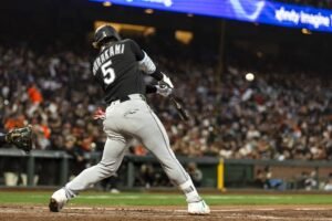White Sox trip 9-run fourth to win over stumbling Giants