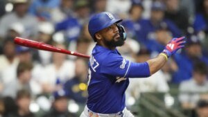 Dodgers’ Teoscar Hernandez exits with hamstring pressure, will go on IL