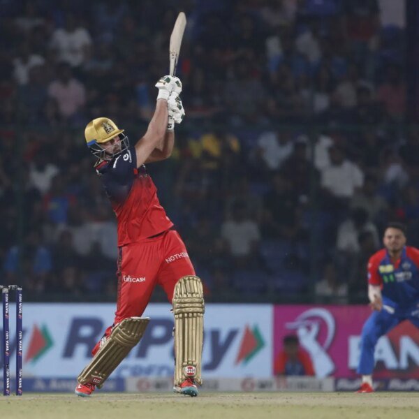 Manish Pandey dives full size to clinch sensible one-handed catch in RCB…