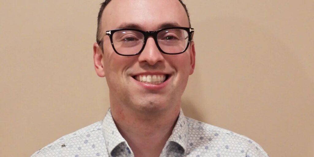Meet the 32-year-old who’s America’s solely full-time spelling bee coach — he fees as much as $180 per hour
