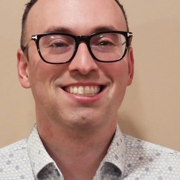 Meet the 32-year-old who’s America’s solely full-time spelling bee coach — he fees…