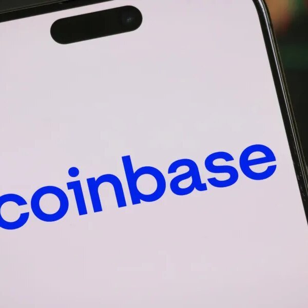Coinbase pushes additional into AI funds with new MCP for Base community
