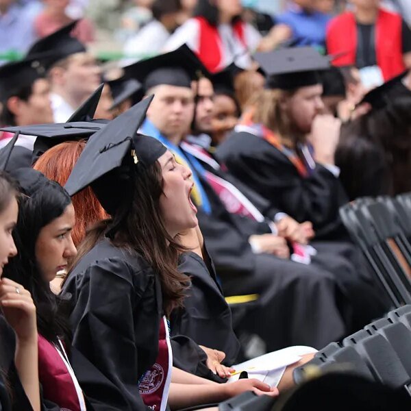 College pupil are booing graduation audio system mentioning AI, however nonetheless use&hellip;
