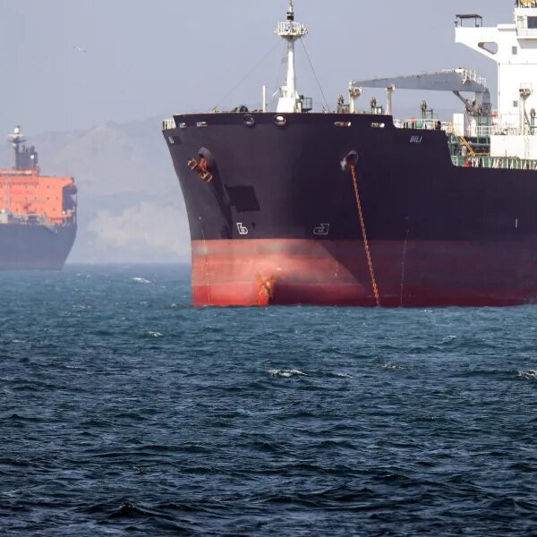 Oil drops as U.S. says take care of Iran and Hormuz reopening…