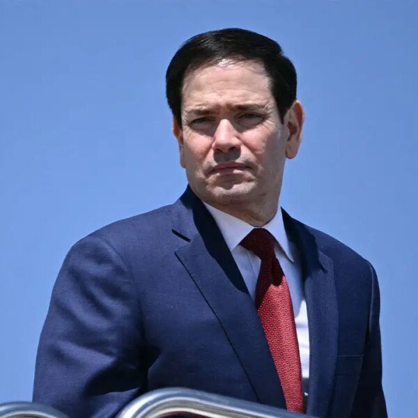 Rubio wears Nike tracksuit on Air Force One, sparks viral Maduro memes