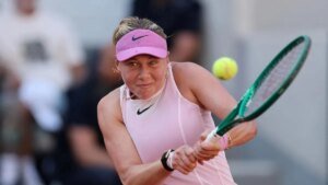 Amanda Anisimova returns to motion, win first-round match in Paris