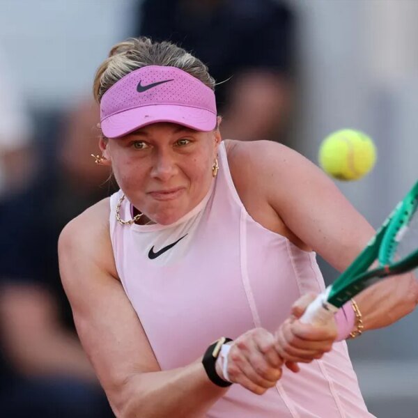 Amanda Anisimova returns to motion, win first-round match in Paris