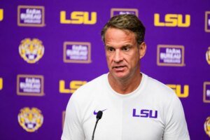“I got tired of digging out of situations”: Lane Kiffin opens up on battle with alcohol that impacted marriage with spouse Layla