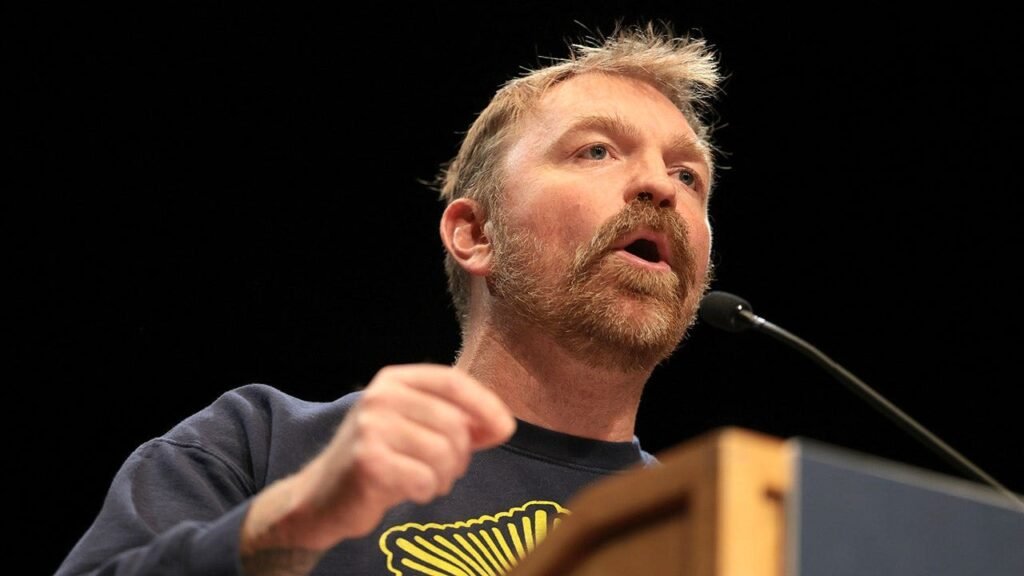 Maine Senate candidate Graham Platner despatched specific texts to girls whereas married
