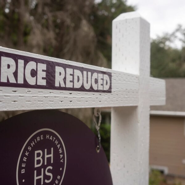 Berkshire Hathaway Conglomerate Structure Makes Future Capital Appreciation Problematic