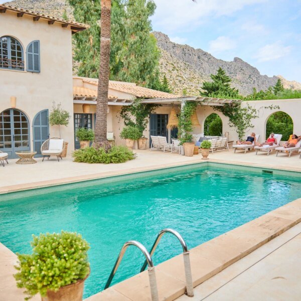 Pool Corporation Stock: Profiting From Sunbelt’s Long Term Growth Potential (NASDAQ:POOL)