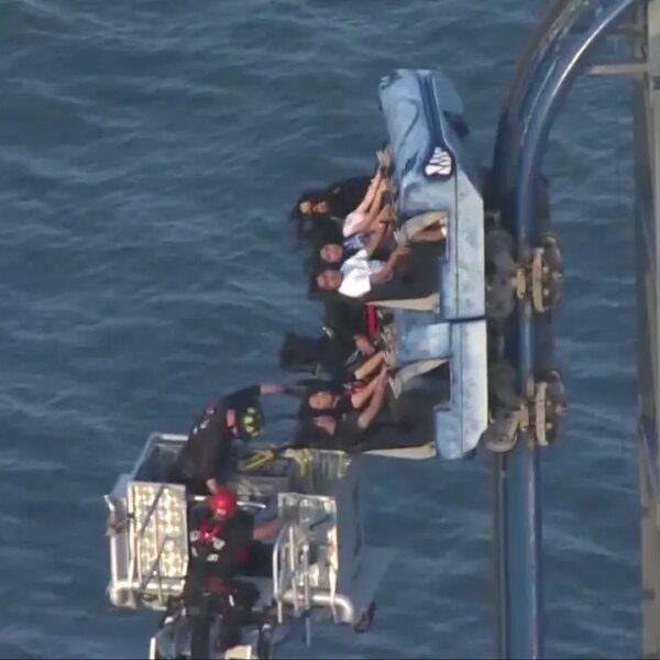 Firefighters rescue 8 riders caught on Galveston curler coaster for 3 hours
