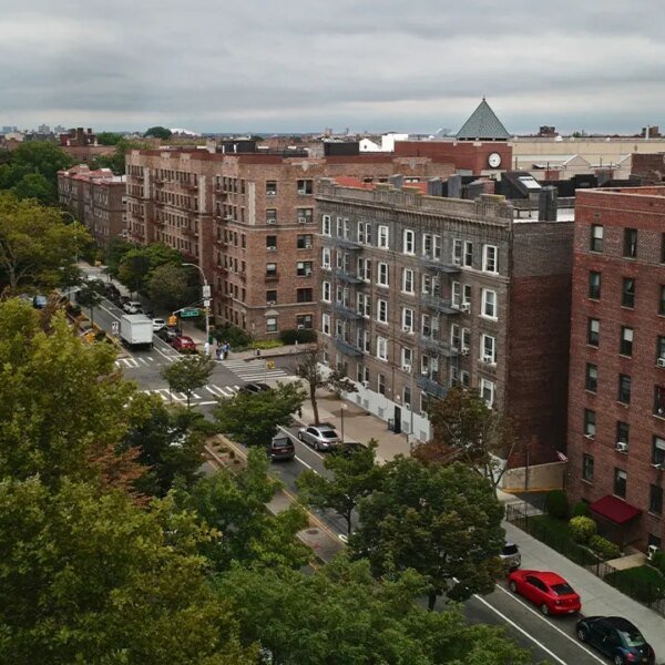 Elderly couple dies after violent stabbing inside Queens house
