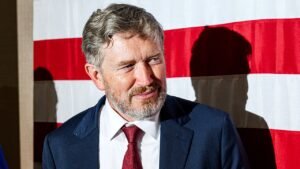 Rep. Massie says he would help short-term Iran deal amid rising prices