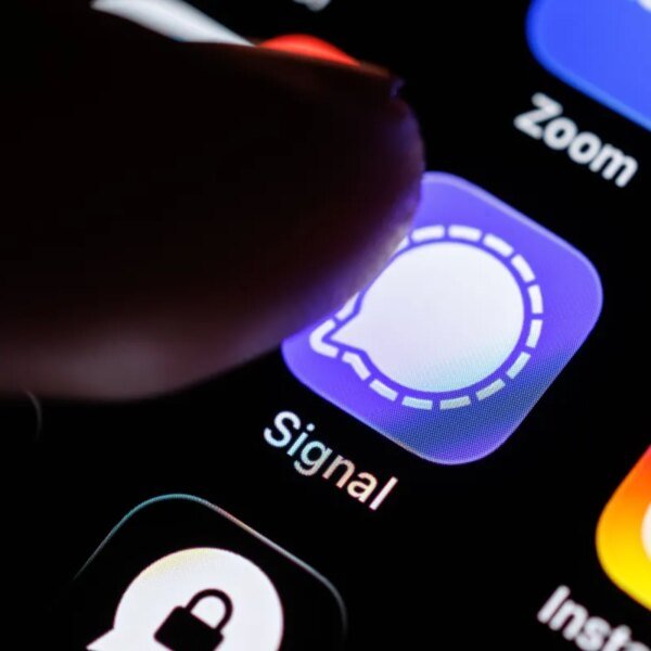 Hackers are attempting to steal Signal customers’ backups in new wave of&hellip;
