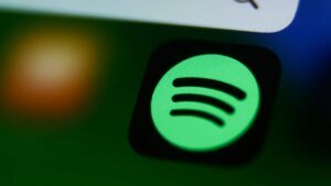Spotify and Universal Music strike deal permitting fan-made AI covers and remixes