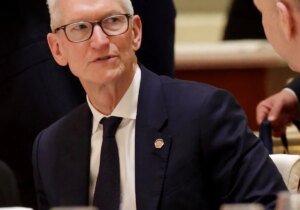 US orders vacationers on Air Force One to throw away presents, pins, and burner telephones after China journey