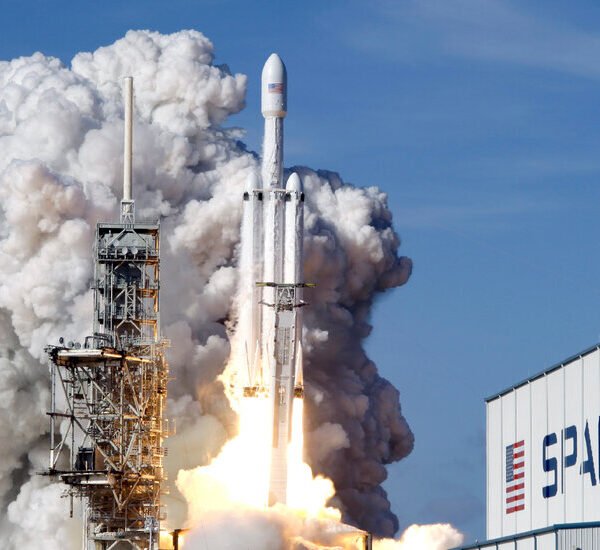 Skeptics Question Whether SpaceX Is Worth $1.77 Trillion