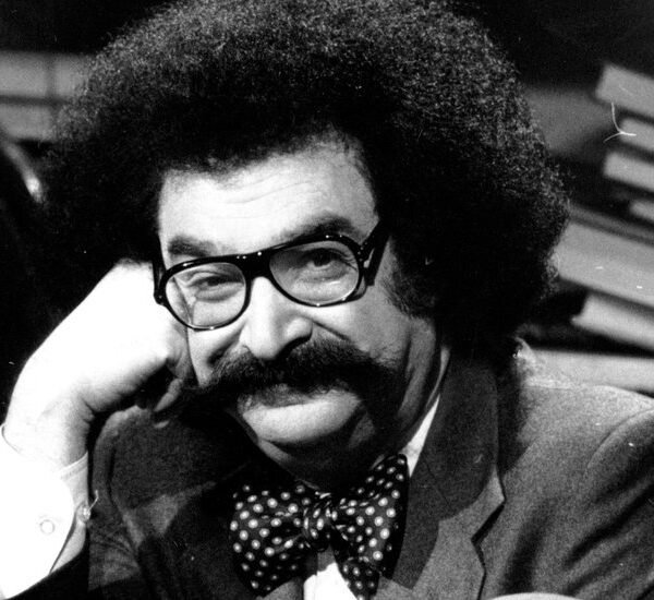 Gene Shalit, Film Critic Bristling With Hair and Puns, Dies at 100