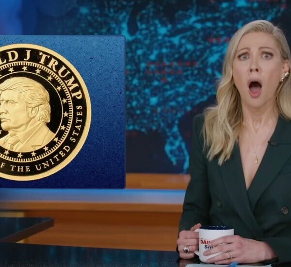 Desi Lydic Does a Spit Take on the Price of Trump’s Gold&hellip;