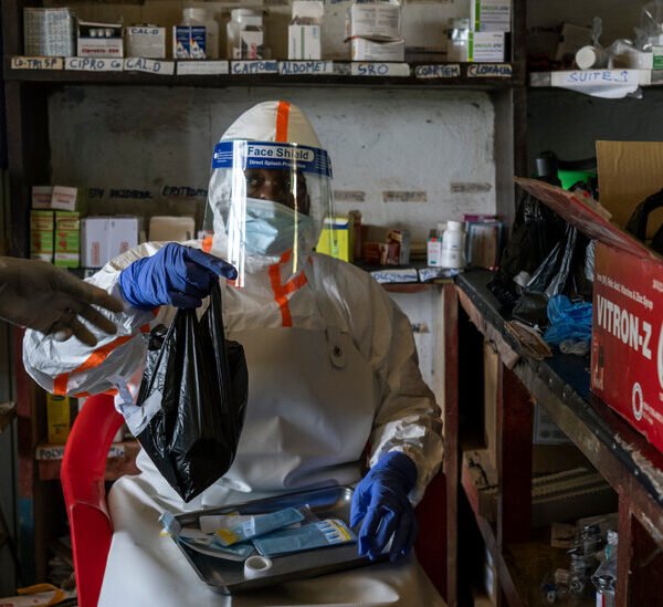 Scientists Race to Test Treatments as Ebola Outbreak Widens