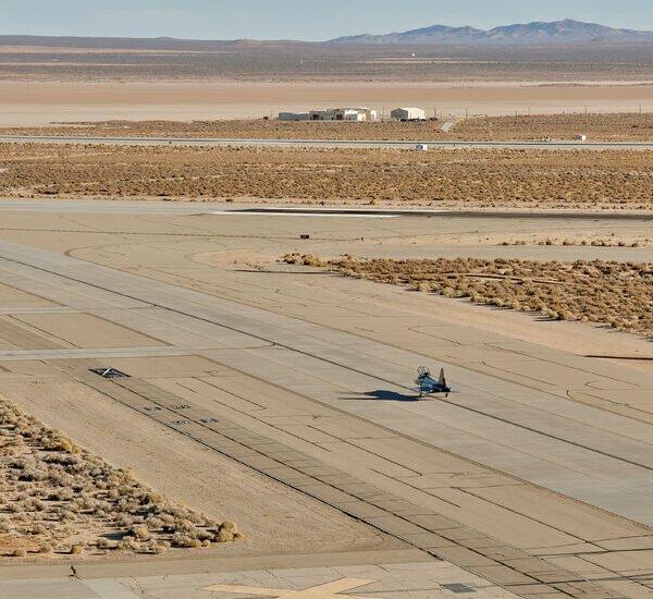 8 Dead in B-52 Bomber Crash at Edwards Air Force Base in…