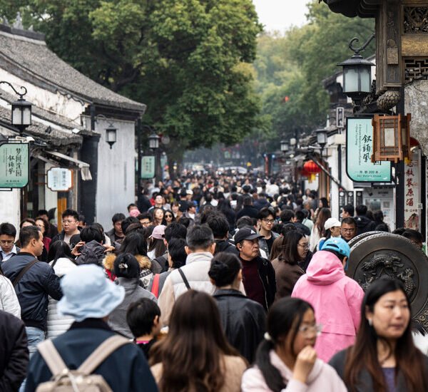 China’s Spending Slowdown Deepens as Households Tighten Their Belts