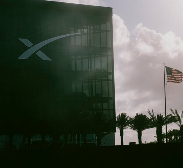 Riding High After I.P.O., SpaceX Will Buy A.I. Start-Up for $60 Billion